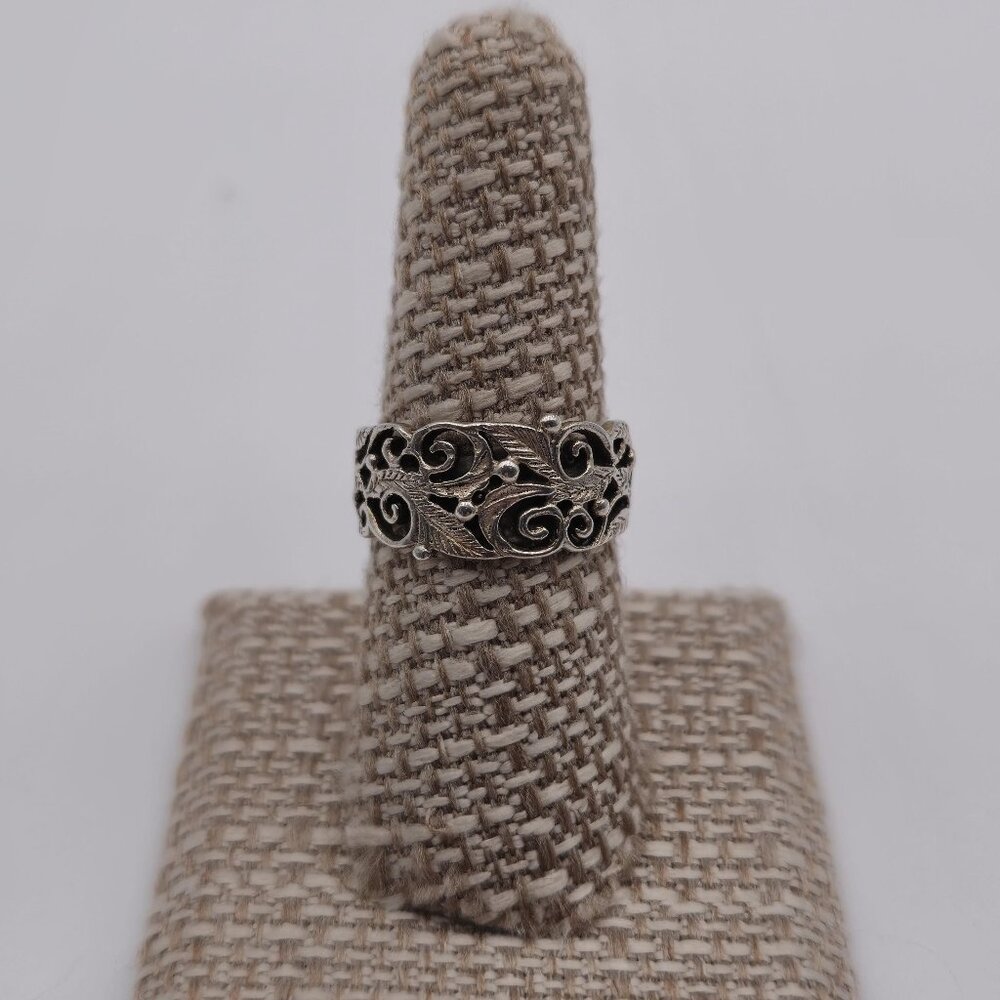 Size 7.75 Sterling Silver Tarnished Floral Nature Ring A2412